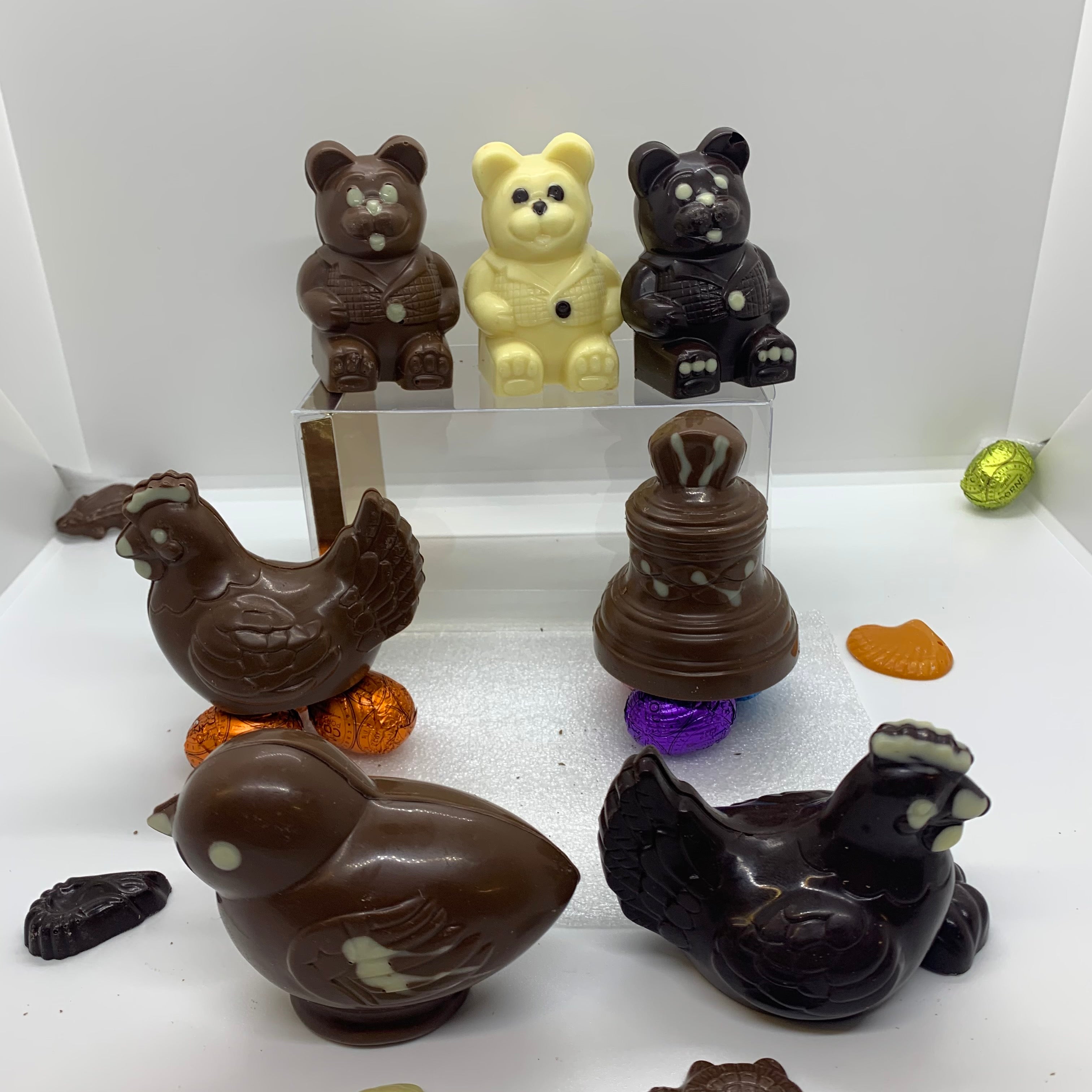 POULE - NOUNOURS - POUSSIN - CLOCHE = +/- 40 grs