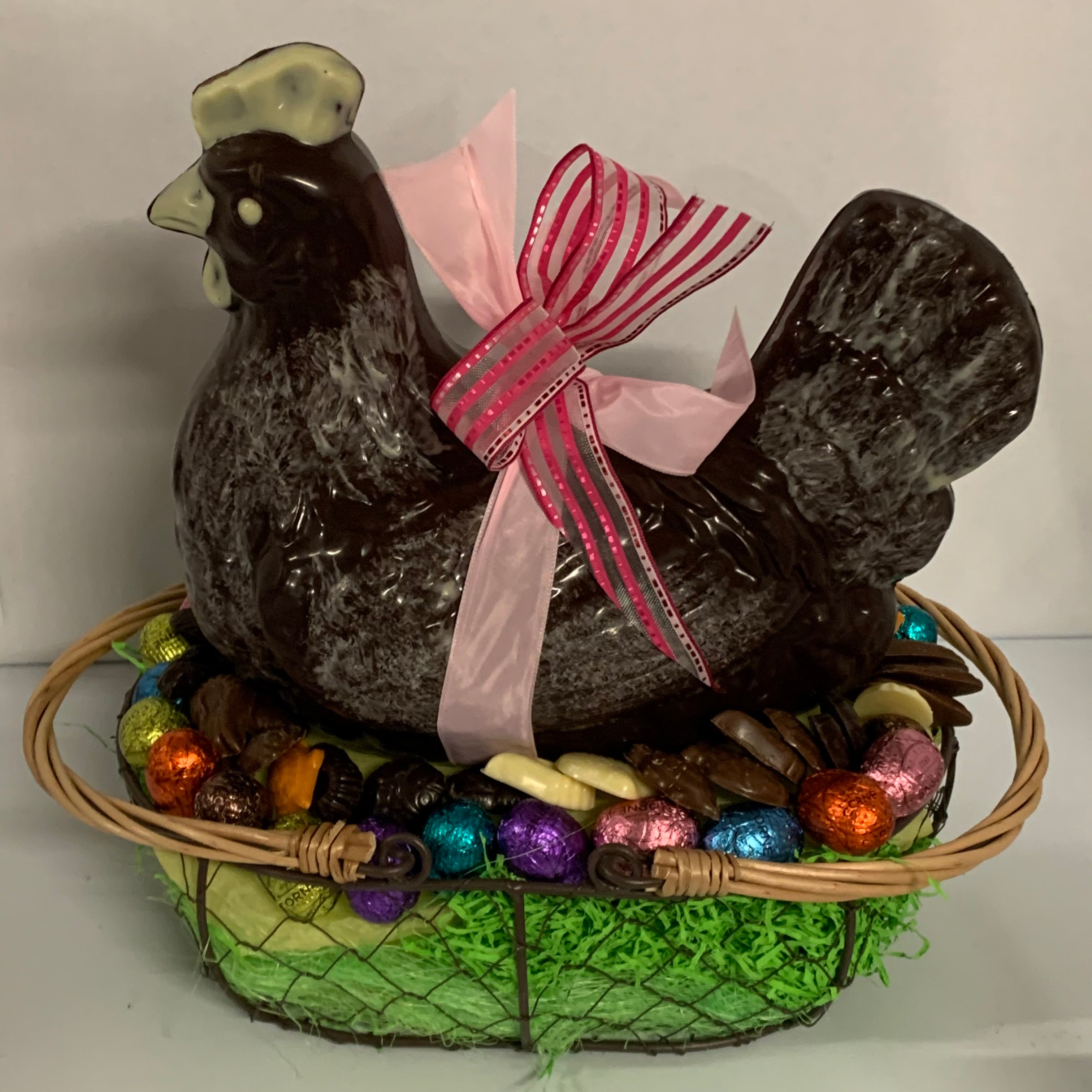 Panier grillage garni avec la poule VANINA ~ 980 grs