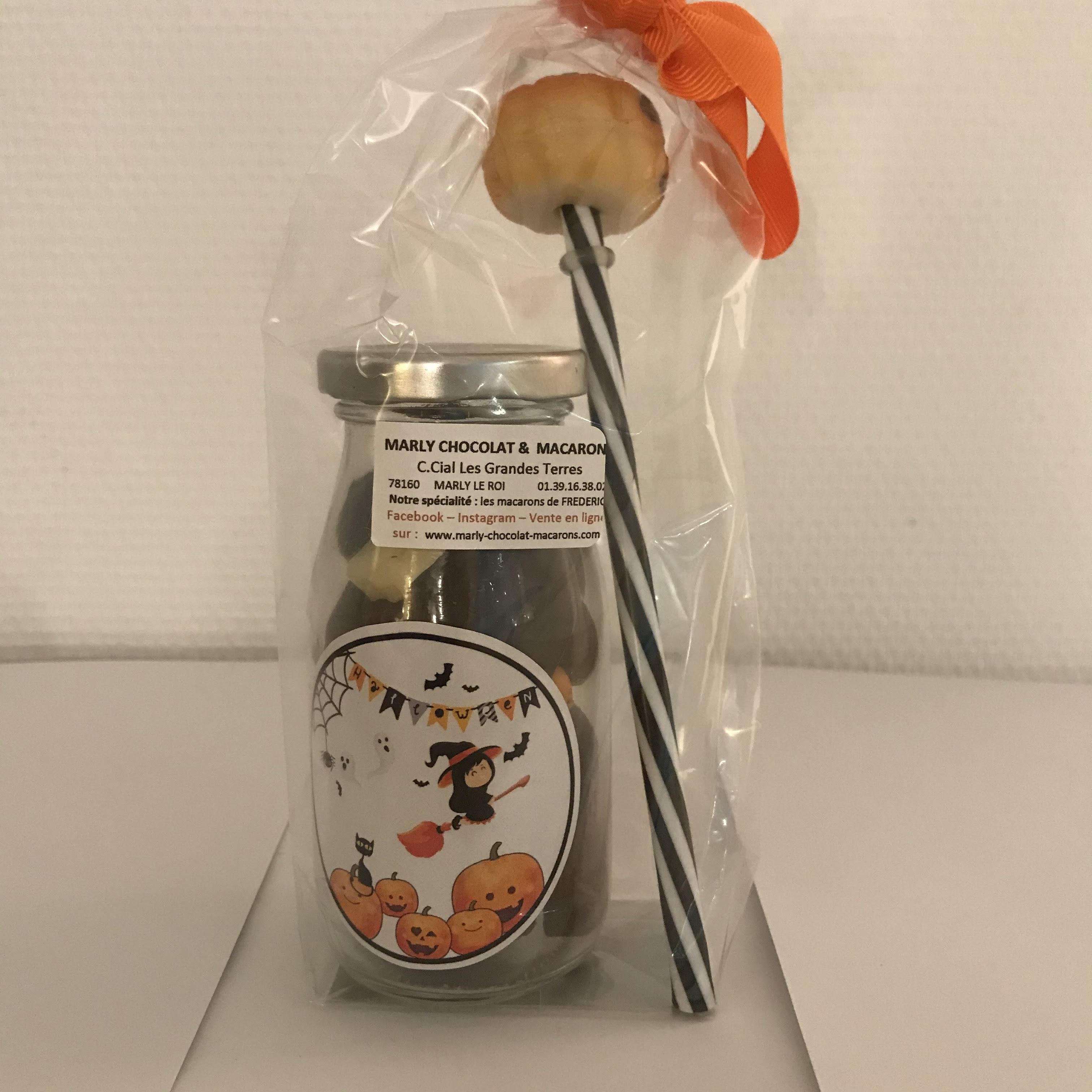 Petite bouteille d'halloween et sa paille